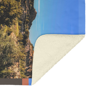 Badlands_Blanket_V_Blanket_Sherpa_Mockup.png